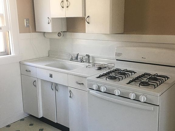 3rd image of 340 Sterling Ave