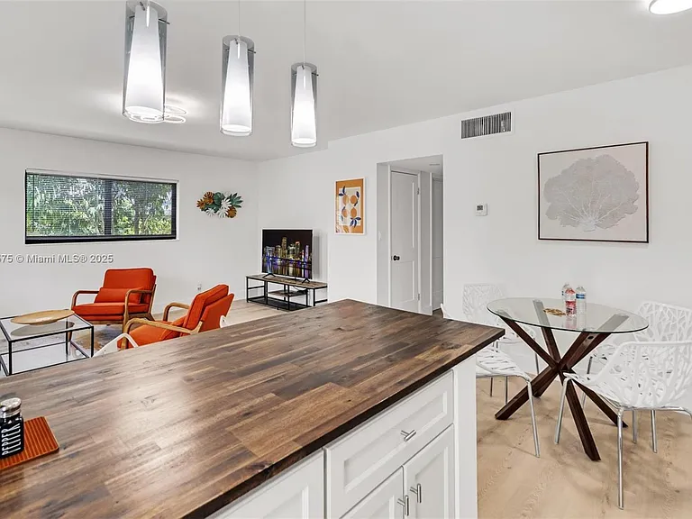 1630 SW 4th Ave #1 — Photo 5