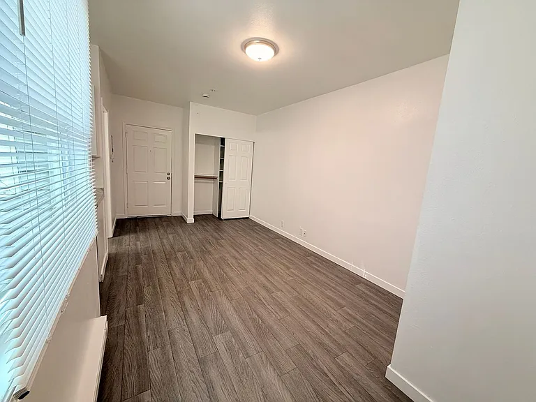Ludlow Apartments — Photo 14