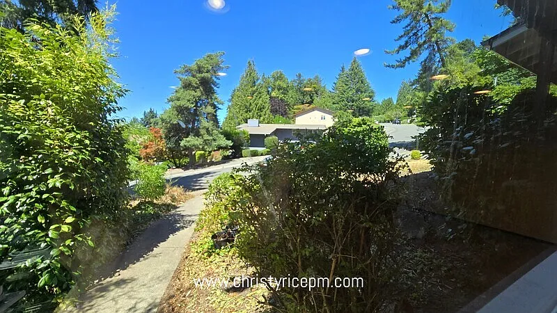 3 bed, 1.5 bath, 1340 sqft, $2,850 — Photo 2