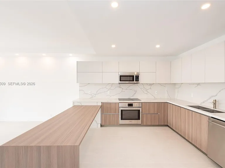 151 Crandon Blvd #241 — Photo 6