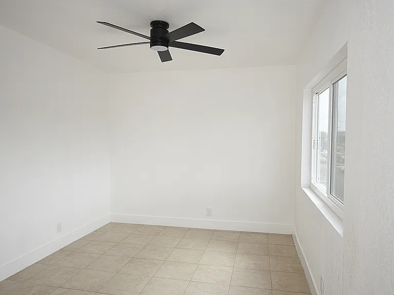 2096 Franklin Ave #A — Photo 24