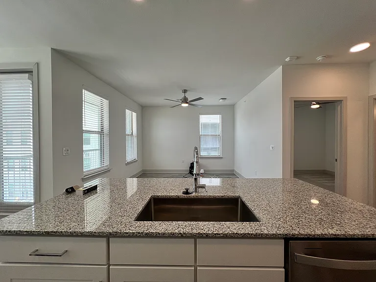 Hackberry Ln — Photo 8