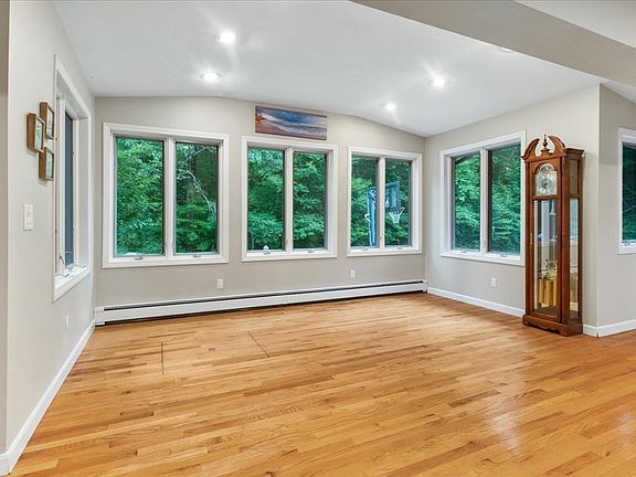 5th image of 35 West St