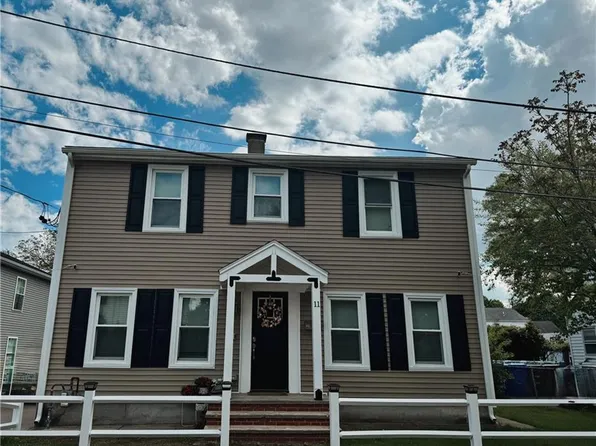 11 Crane St, Pawtucket, RI 02860