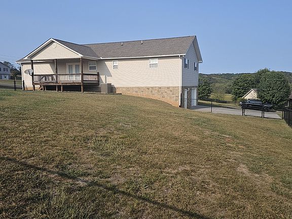 4th image of 135 N Ridge Dr