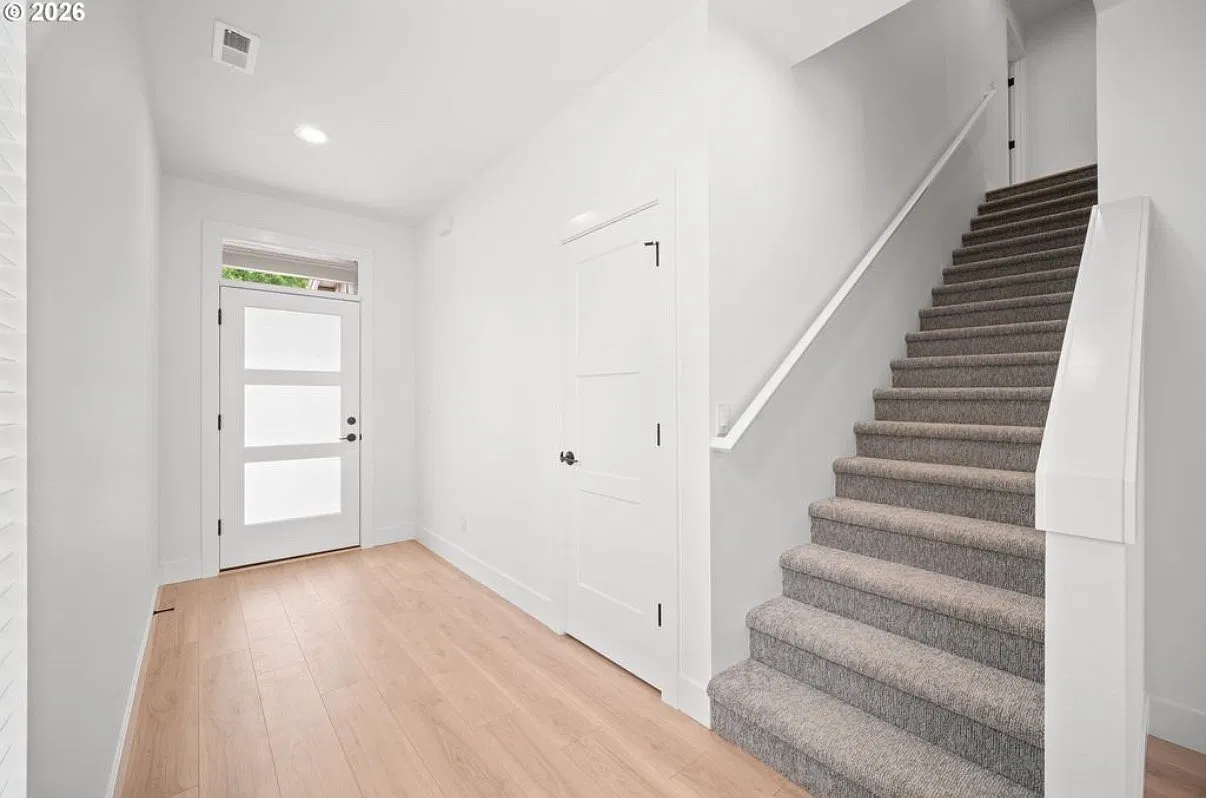 4 bed, 2.5 bath, 2066 sqft, $3,200 — Photo 4