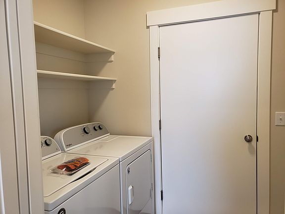 4th image of 1185 Abigail Ln #B