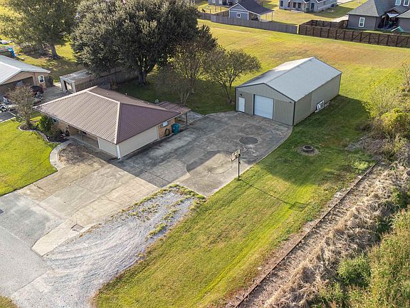 4th image of 321 Karen Dr