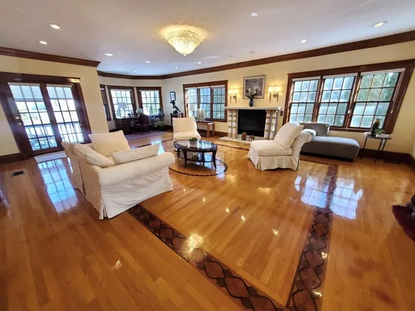 72 Charlemont St, Newton, MA 02461