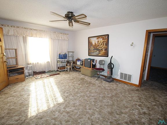 4th image of 814 W Jefferson Ave