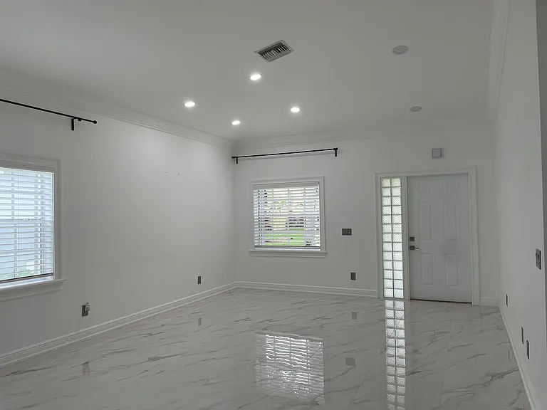 6264 Lansdowne Cir — Photo 3
