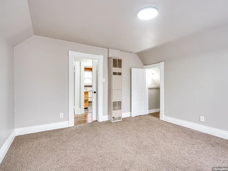 829 N State St — Photo 5