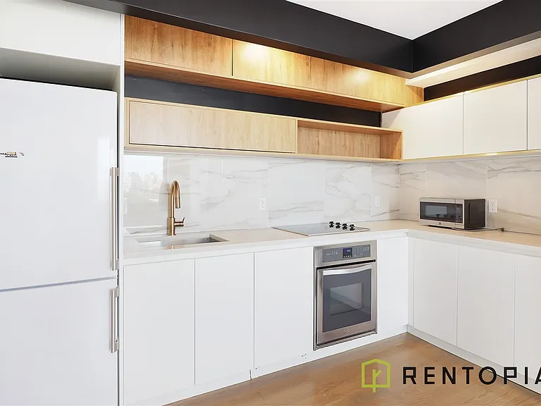 125 Borinquen Pl #313 — Photo 2
