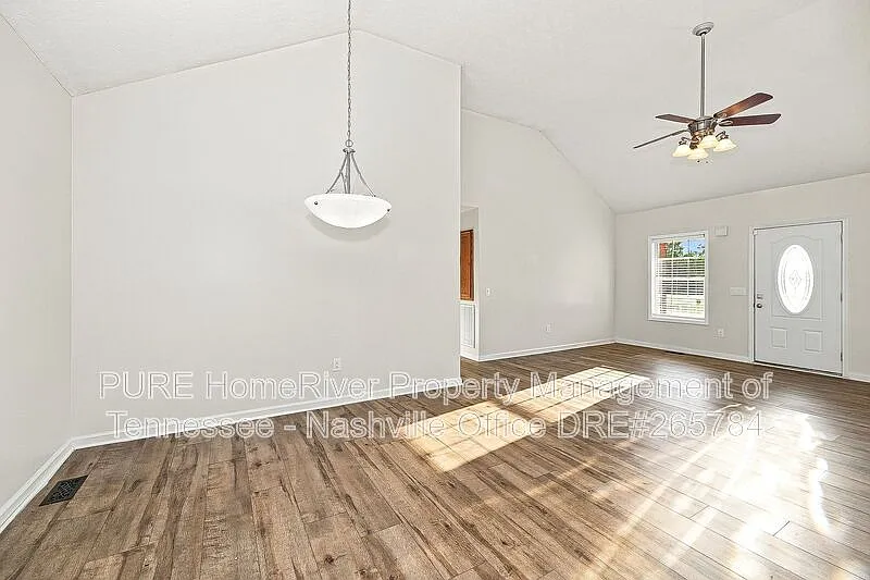 3 bed, 2.0 bath, 1269 sqft, $1,900 — Photo 4