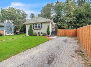 5 Oak Tree Ln, Webster, MA 01570