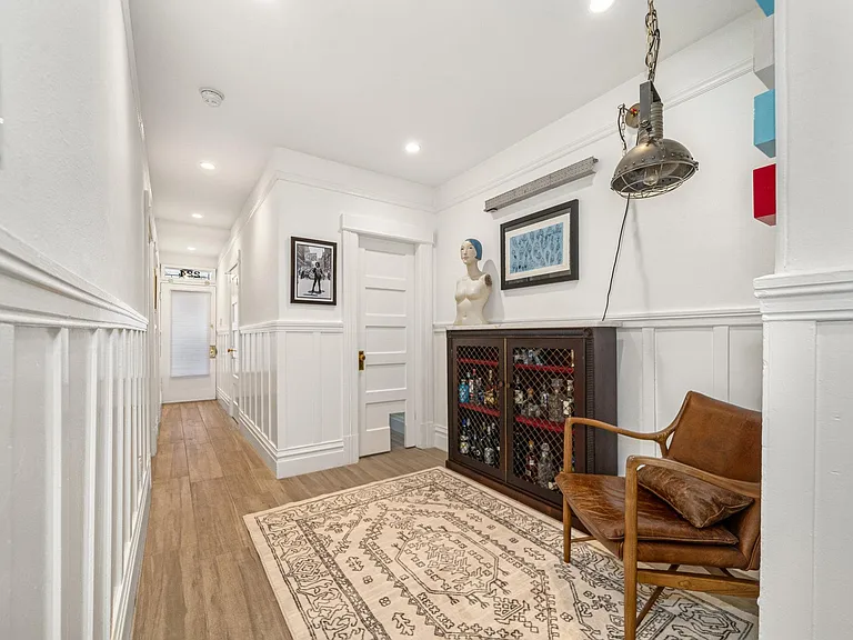 224 Lexington St — Photo 12