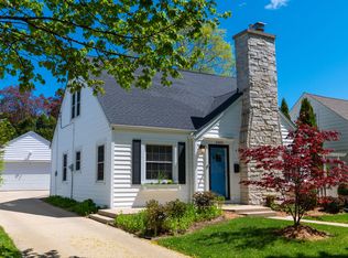 2464 N 82nd St, Wauwatosa, WI 53213