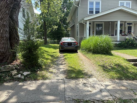 2nd image of 179-181 E Como Ave
