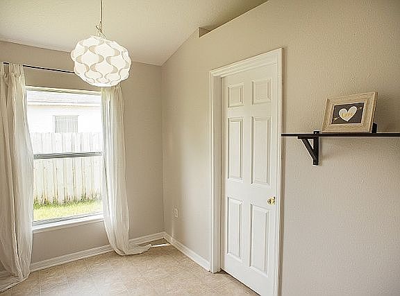 4th image of 233 King Arthur Ct