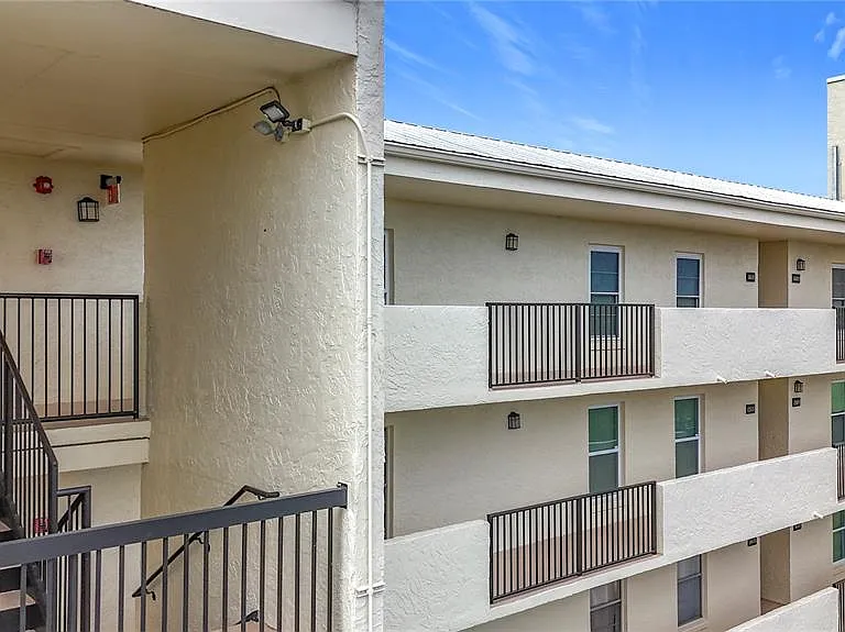 225 Country Club Dr #1404 — Photo 3