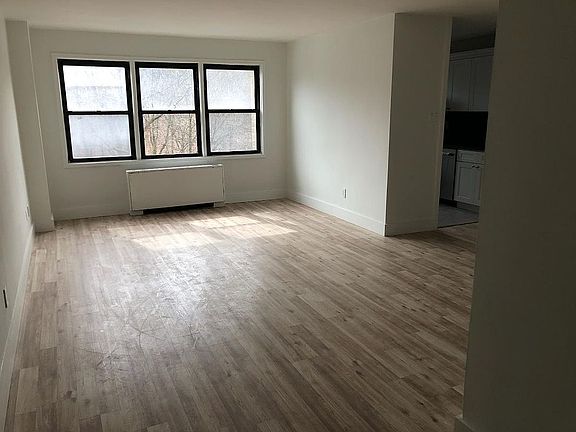 3rd image of 1000 Clove Rd APT 2R