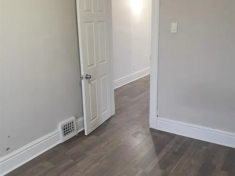 222 Horton St E — Photo 8