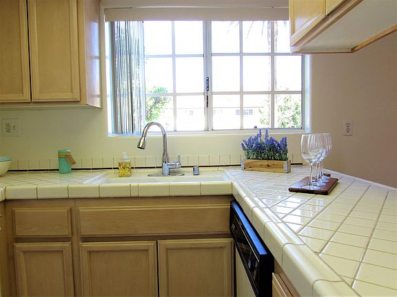 2nd image of 400 Palm Dr APT A