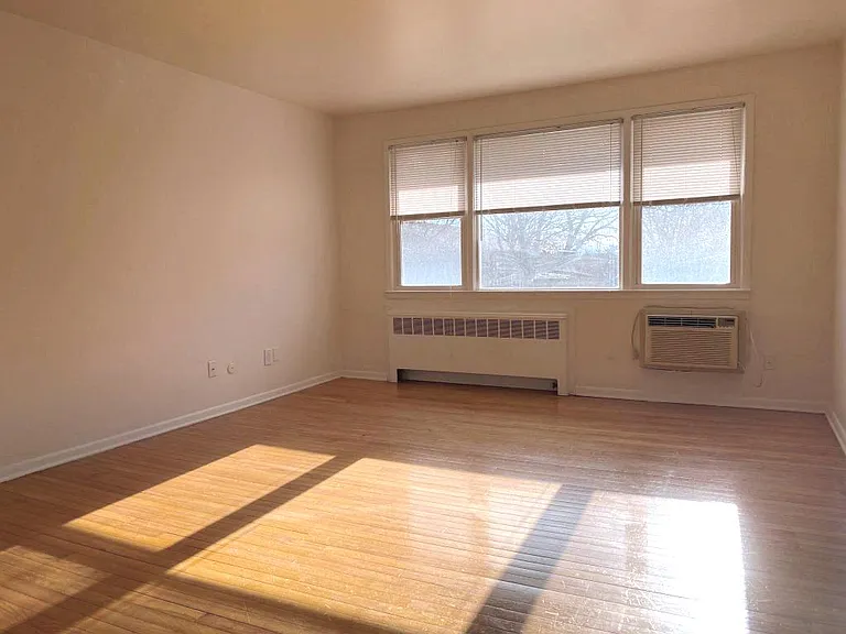 Riverhill Apartments — Photo 44