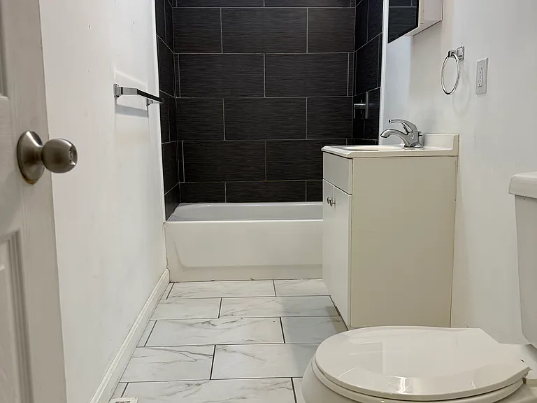 69 Catharine St #1 — Photo 12