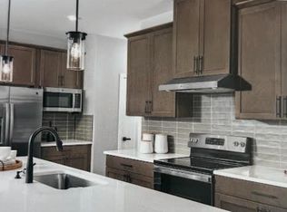 801 Miramar Ln, Akron, OH 44333