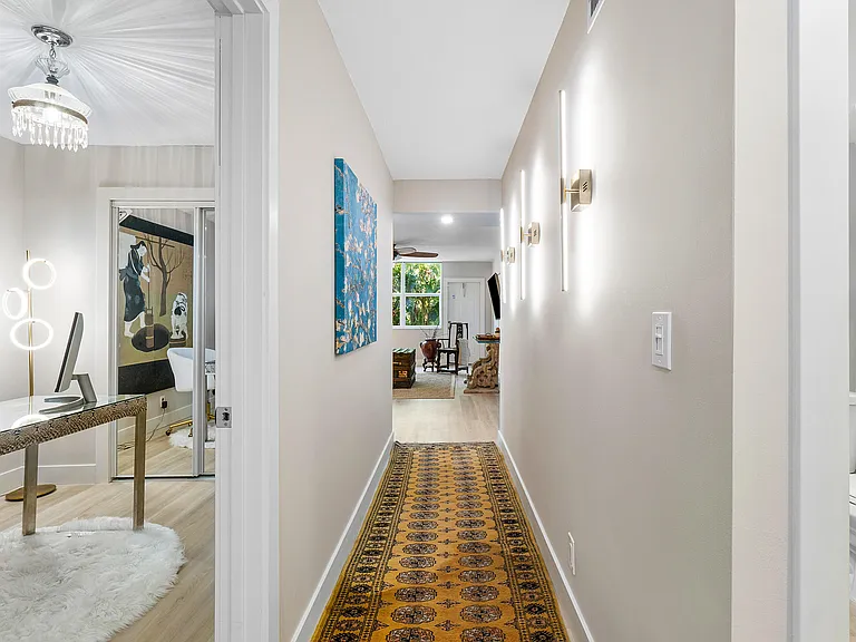 2805 SW 22nd Ave #104 — Photo 3