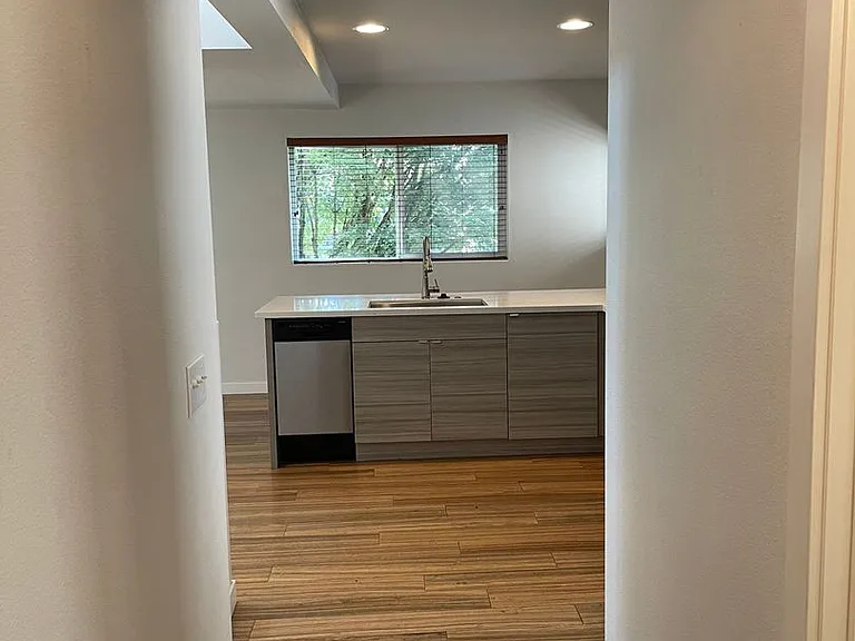 6408 Phinney - Located at the top of Phinney Ridge — Photo 18