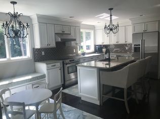 11 Roelker Dr, Warwick, RI 02818