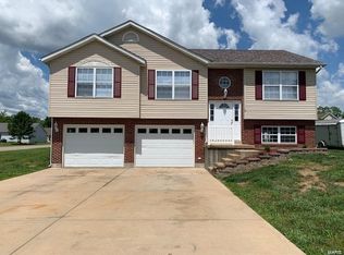 19 Trail Blaze Cir, Festus, MO 63028