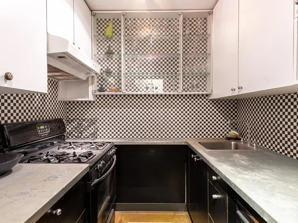 310 East 46th Street image 7 of 10