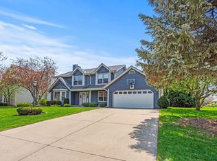 601 River Meadow Dr, Hartland, WI 53029