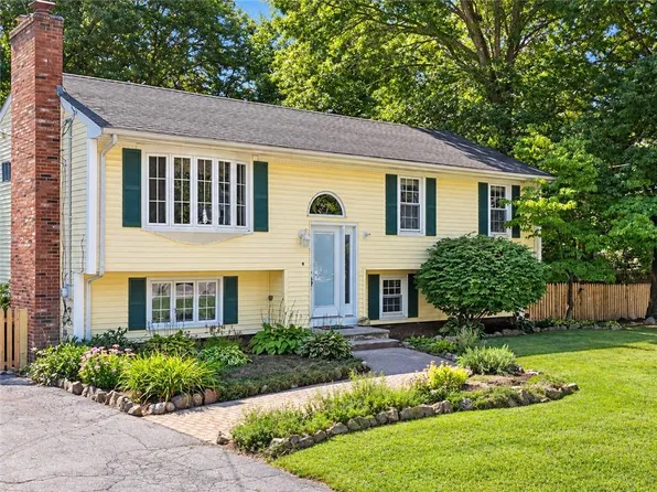 5 Glenwood Cir, Attleboro, MA 02703