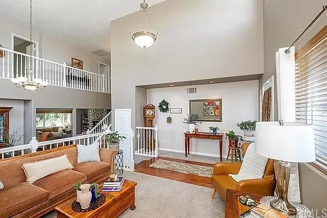 3 bed, 2214 sqft, $3,100 — Photo 2