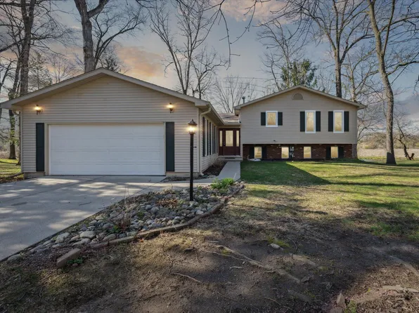 111 Blenheim Dr, Spring Arbor, MI 49283