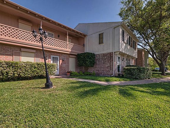2nd image of 61 Townhouse Ln #61