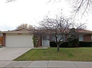 6906 Prairieview Ave, Woodridge, IL 60517
