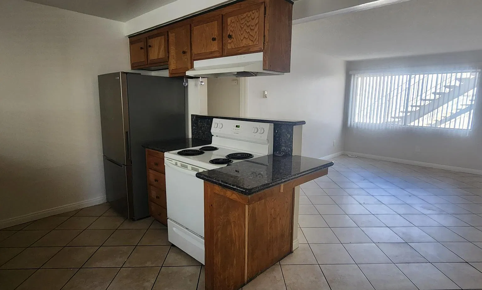 2 bed, 1.5 bath, 900 sqft, $2,570 — Photo 4