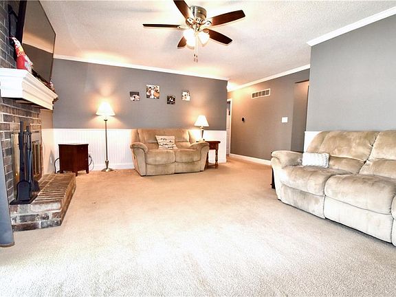 5th image of 1013 NW Berkshire Dr