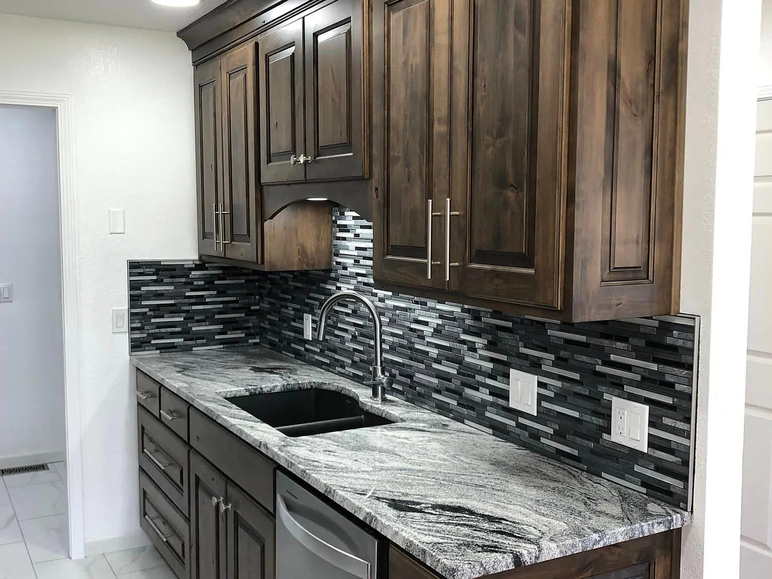 1507 N Engel Ave — Photo 2