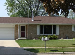 1912 Hillside Ln, Green Bay, WI 54302