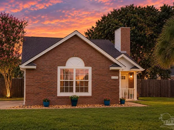 1515 Mariners Cir, Gulf Breeze, FL 32563