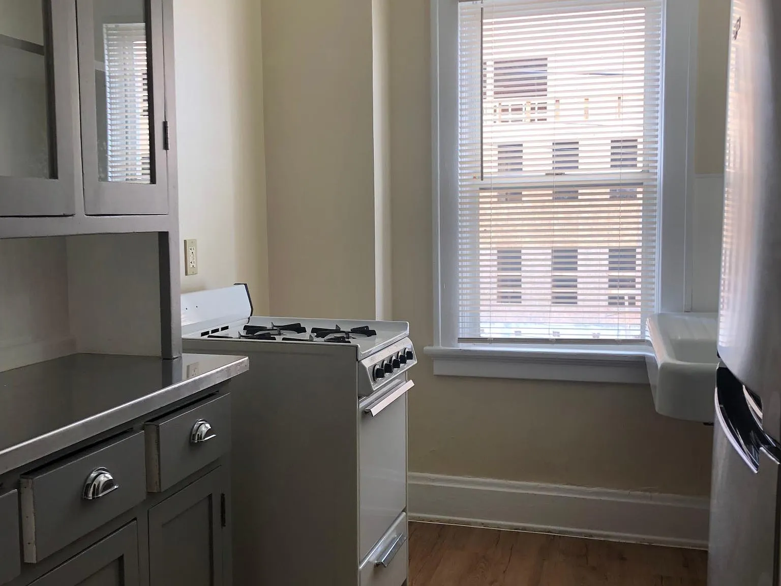 6128 Hamilton Ave — Photo 2