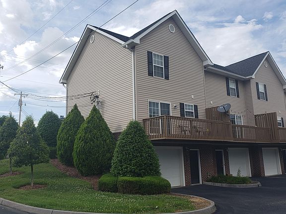 4th image of 2121 S Greenwood Dr #707