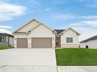 14212 Catalpa Dr, Urbandale, IA 50323